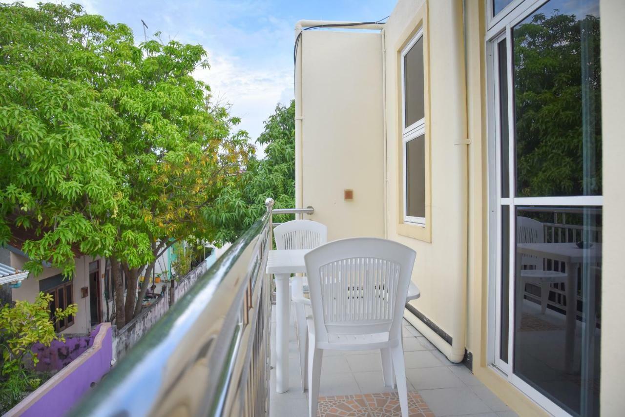 Nalaveshi Inn Huraa Bagian luar foto
