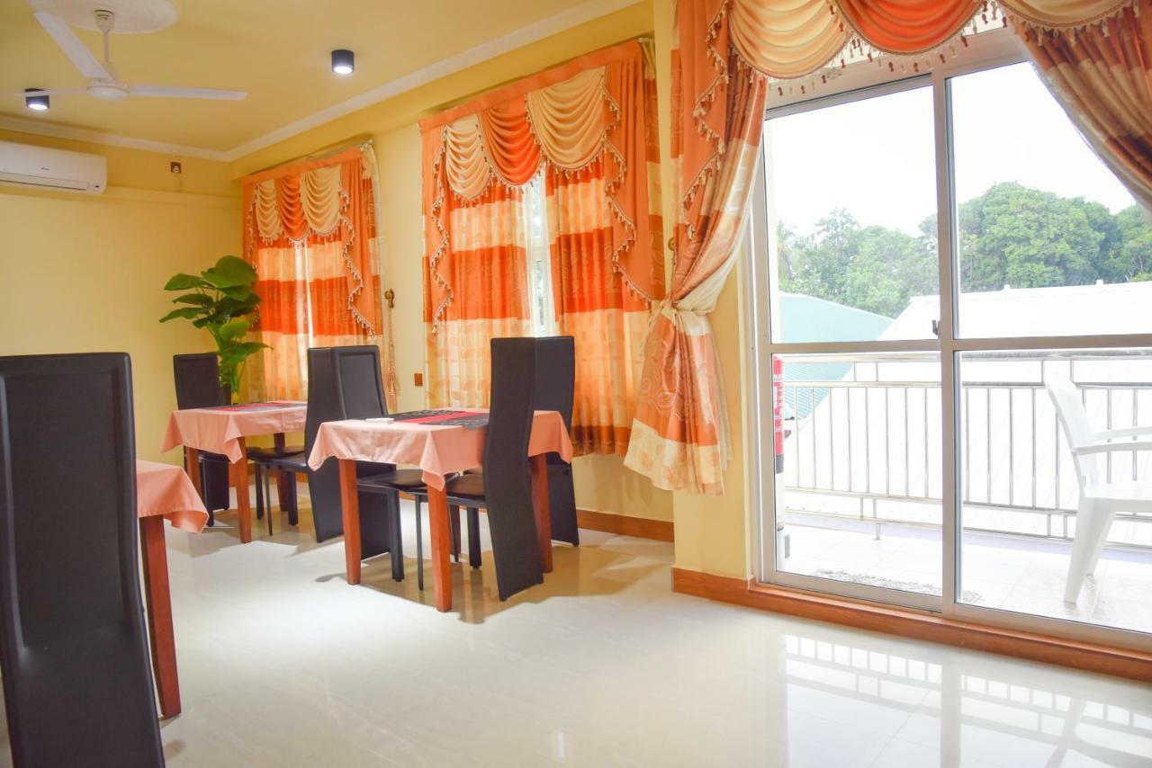 Nalaveshi Inn Huraa Bagian luar foto