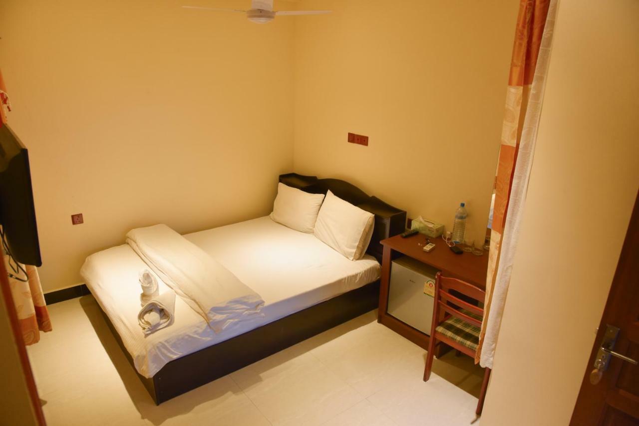 Nalaveshi Inn Huraa Bagian luar foto